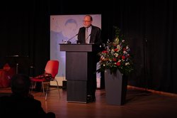 Laudatio Jan Philipp Reetsmann am Rednerpult. Foto: Jörg Hemmen
