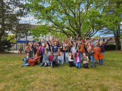 Die Teilnehmenden der Orchesterfreizeit in Sahlenburg freuen sich. Foto: Stadt Oldenburg