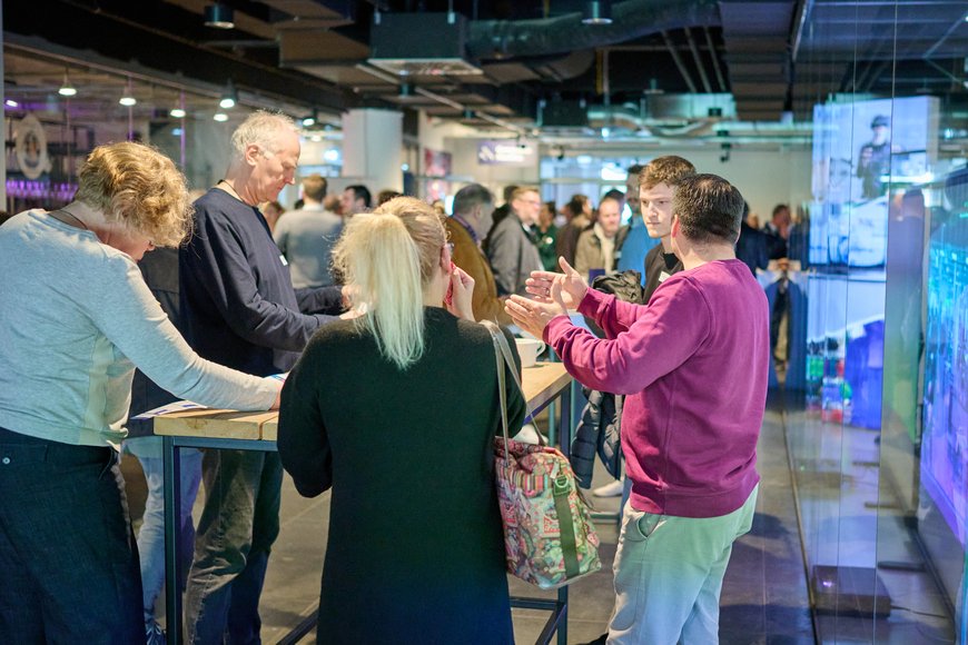 Gäste beim Praxisforum im Austausch. Foto: Foto und Bilderwerk 