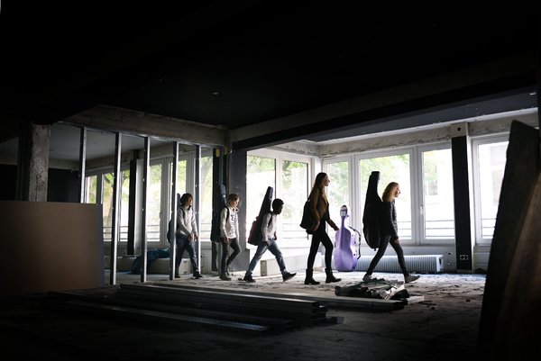 Musikalische Schattenspiele im neuen Gebäude. Foto: Bernhard Weber-Meinardus