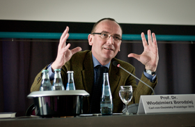 Prof. Dr. Włodzimierz Borodziej bei der Podiumsdiskussion. Foto: Daniel Penschuck.