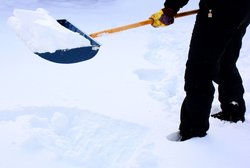 Schnee schaufeln. Foto: Rike/Pixelio