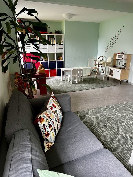 Sofa und Spielecke. Foto: Stadt Oldenburg