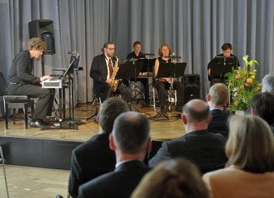 Das oh-ton ensemble bei der Uraufführung von „Die Paradoxie der Sichtbarkeit II.“ Foto: Peter Kreier.
