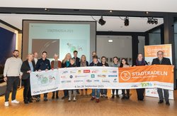 Mit der Abschlussveranstaltung wurde das diesjährige Oldenburger STADTRADELN von zahlreichen Beteiligten offiziell beendet. Foto: Stephan Walzl