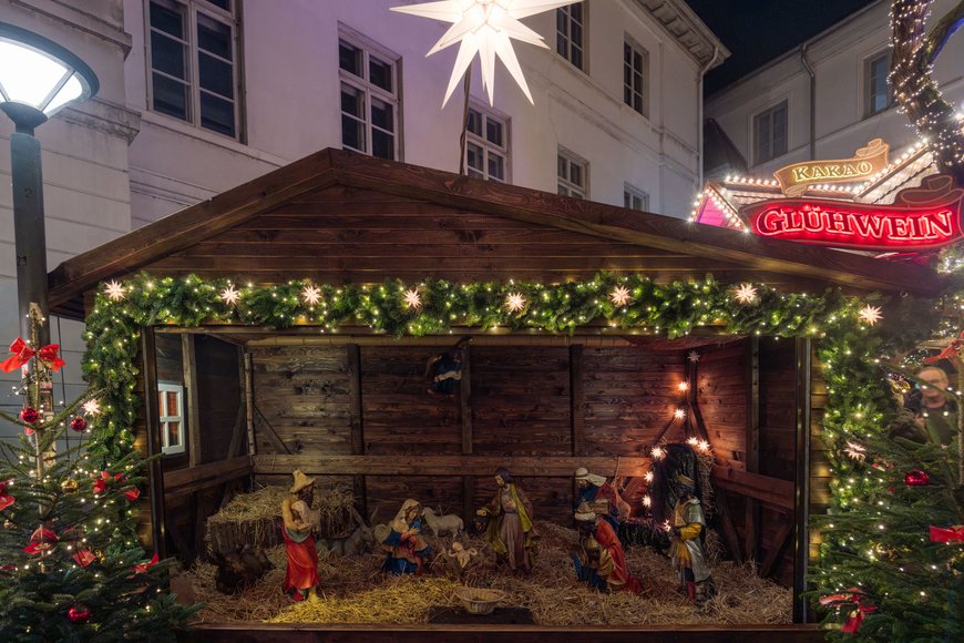 Die Lamberti-Krippe im Gang hinter der Kirche auf dem Lamberti-Markt 2025. Foto: Sascha Stüber