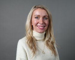 Karen Hanfeld ist die Koordinatorin fürs Rainbow Cities Netzwerk der Stadt Oldenburg. Foto: Stadt Oldenburg