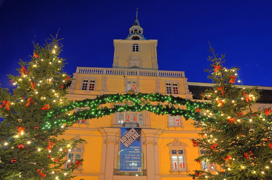 Glühweinduft und Lichterglanz – der Oldenburger Lamberti-Markt 2025. Foto: Hans-Jürgen Zietz