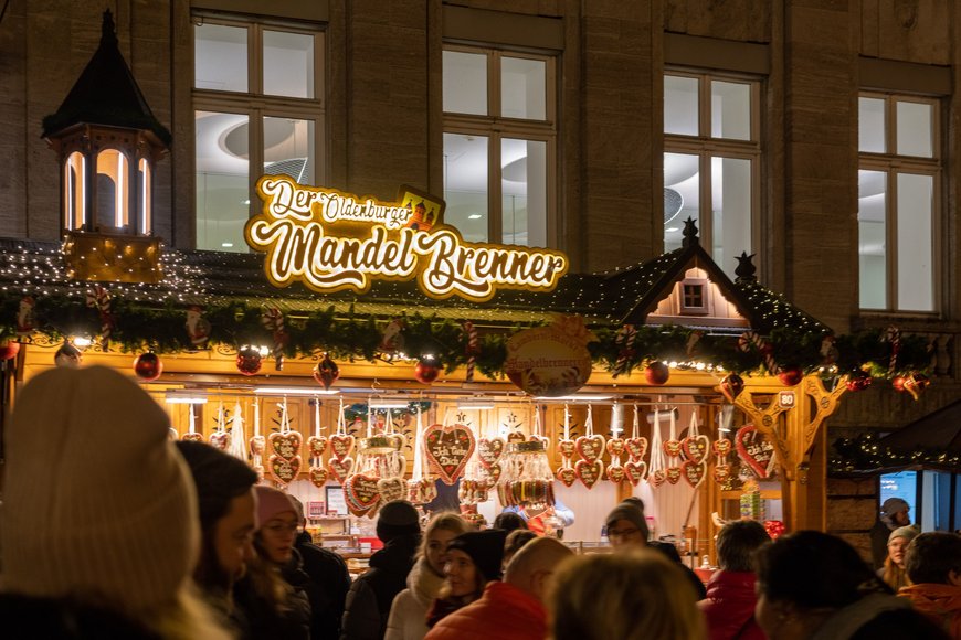 Der Oldenburger Mandelbrenner auf dem Lamberti-Markt 2022. Foto: Sascha Stüber