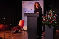 Jurypräsidentin Prof. Dr. Dagmar Freist am Rednerpult. Foto: Jörg Hemmen