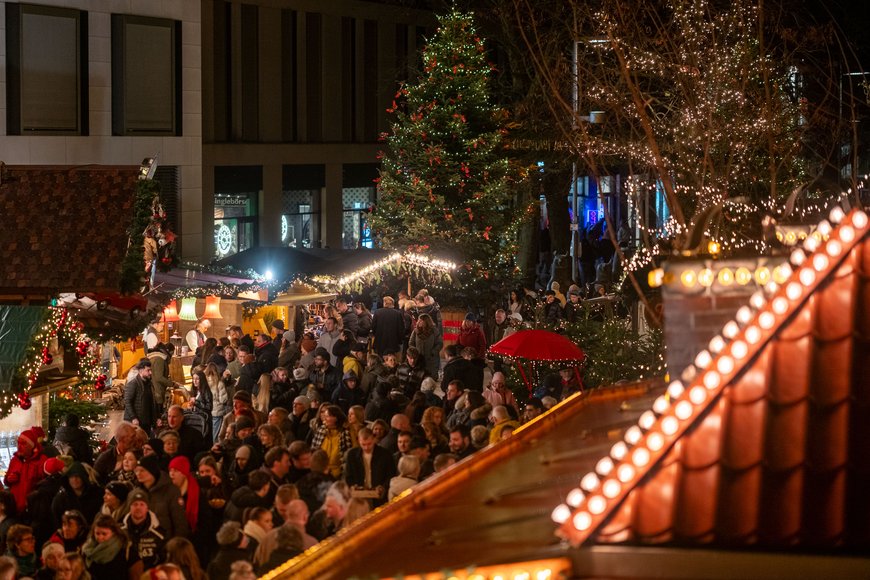 Blick über den Schloßplatz beim Lamberti-Markt 2025. Foto: Sascha Stüber