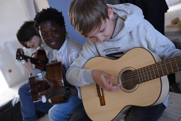 Gitarrentrio auf der Baustelle. Foto: Bernhard Weber-Meinardus