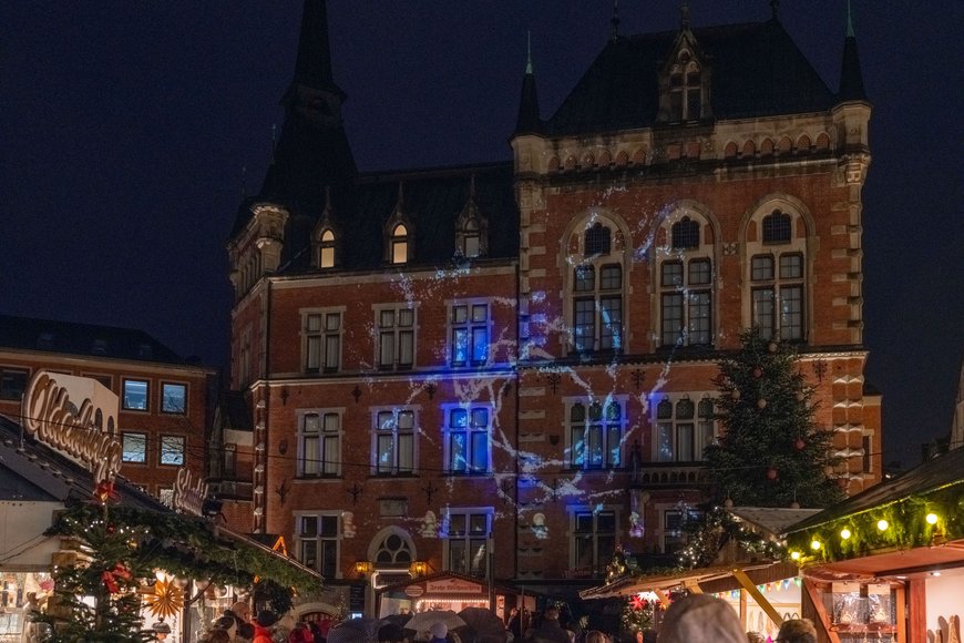 Video-Mapping am Alten Rathaus beim Lamberti-Markt 2023. Foto: Sascha Stüber