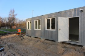 Teil des Lernpfades ist auch ein Containerbau mit Toiletten und einem Raum für Schulklassen, der bei schlechtem Wetter Schutz bietet. Foto: Stadt Oldenburg