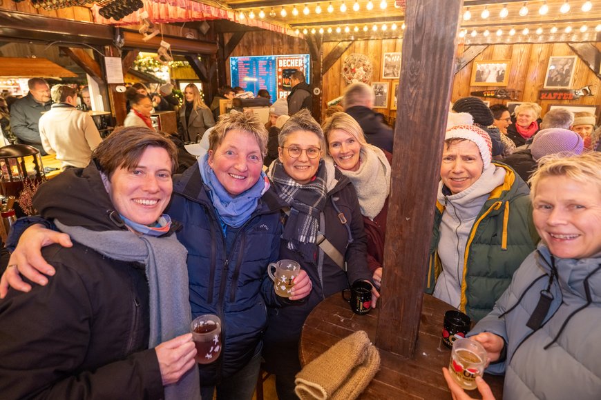 Eine Besuchergruppe auf dem Lamberti-Markt 2025. Foto: Sascha Stüber