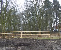 Anlage eines Baumschutzzaunes. Foto: Stadt Oldenburg