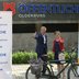 Vorschau: Christian Bunk, Vertriebsdirektor Öffentliche Versicherungen Oldenburg, und Dr. Pia Winter, Geschäftsführerin der Elterninitiative krebskranker Kinder Oldenburg e.V., freuen sich über das Erreichen des Etappenziels. Foto: Stadt Oldenburg
