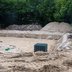 Vorschau: Der komplette Sportplatz am Schulzentrum Alexanderstraße ist aufgerissen. Foto: Sascha Stüber