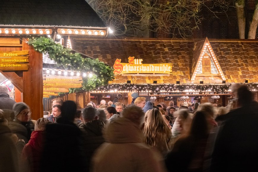 Hansla's Schlemmerhütte und die Schwarzwaldmühle auf dem Lamberti-Markt 2025. Foto: Sascha Stüber