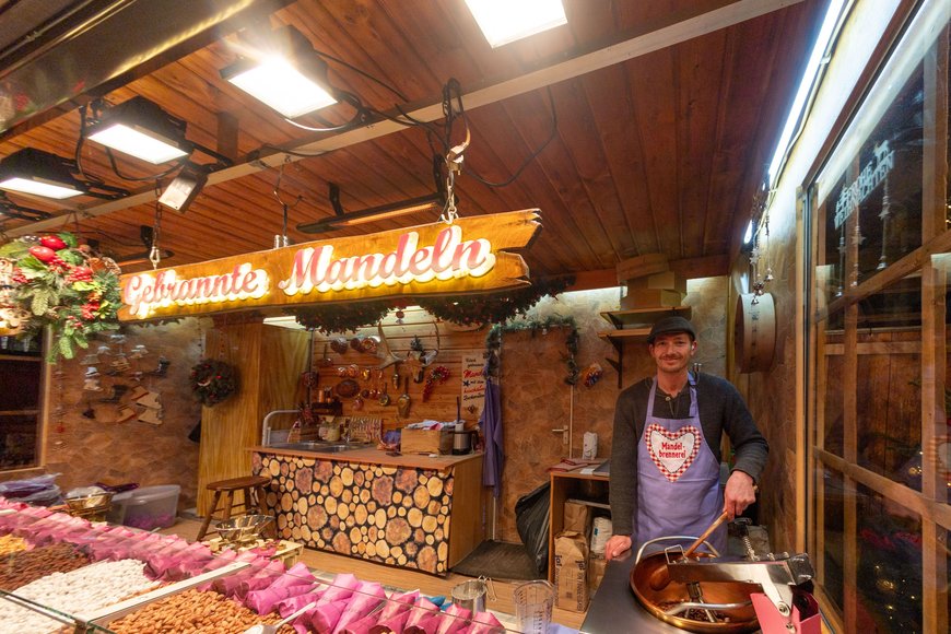 Ein Mandelstand beim Lamberti-Markt 2023. Foto Sascha Stüber