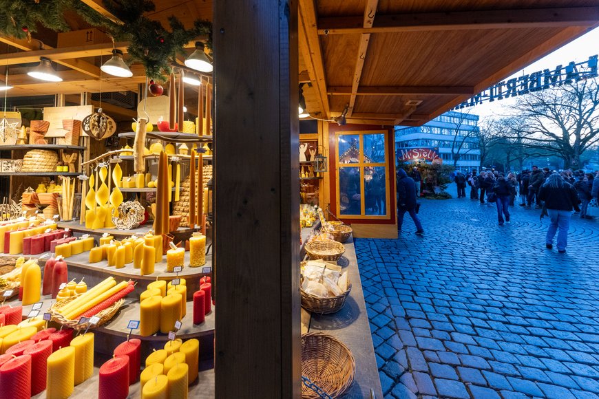 Kerzen und Misteln auf dem Lamberti-Markt 2025. Foto: Sascha Stüber