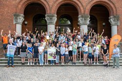 Für ihre Teilnahme am Wettbewerb „FahrRad!“ wurden die vier per Los ermittelten Oldenburger Gewinnerklassen ausgezeichnet. Foto: Sascha Stüber