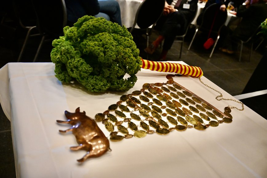 Die Grünkohl-Palme und die Grünkohl-Kette. Foto: Torsten von Reeken