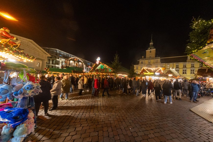 Blick über den Schloßplatz beim Lamberti-Markt 2025. Foto: Sascha Stüber