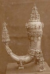 Das Oldenburger Wunderhorn, um 1400; wird seit 1824 als Teil des dänischen Kronschatzes im Schloss Rosenborg/Kopenhagen aufbewahrt. Symbol des Oldenburger Grafenhauses. Quelle Stadtmuseum