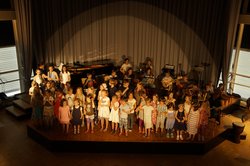 Chor und Orchester beim Instrumententag 2015. Foto: Anne Hoeltzenbein