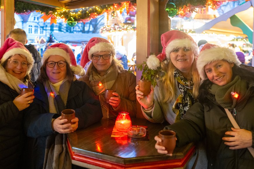 Eine Besuchergruppe auf dem Lamberti-Markt 2025. Foto: Sascha Stüber