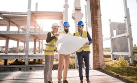 Architekten Halten Einen Bauplan Foto:Borko Manigoda/Pixabay 