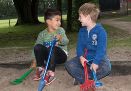 Kinder im Sandkasten. Foto: Stadt Oldenburg