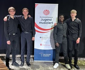 Finn Ihnken, Madou Huntemann, Neo Wenecke und Arved Burggräf beim Bundeswettbewerb Jugend musiziert 2024 in Lübeck. Foto: Stefan Huntemann
