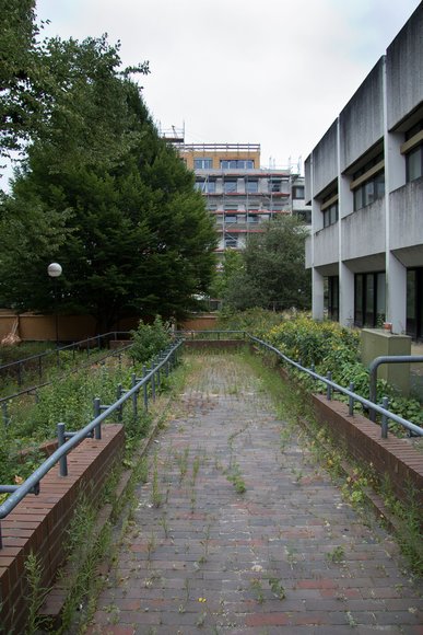 Die Rampe am Gebäude des ehemaligen Finanzamtes. Foto: Andreas Janke