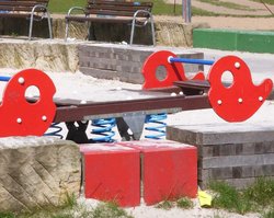 Wippe auf einem Spielplatz. Foto: Stadt Oldenburg