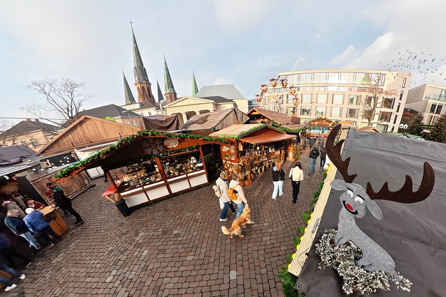 Blick über den Schloßplatz beim Lamberti-Markt 2025. Foto: Sascha Stüber