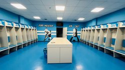 Blick ins Allerheiligste: Die Umkleidekabine des Chemnitzer FC erinnert an ostdeutsche Fußballtradition. Foto: Stadt Oldenburg