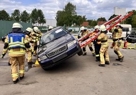 Die Einsatzkräfte bei der Bewältigung eines schweren Verkehrsunfall. Foto: Stadt Oldenburg