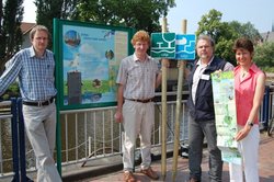 V.l.: Jürgen Amelung („mensch und umwelt“), Georg Schinnerer (Amt für Naturschutz und Landschaftspflege, Landkreis OL), Jochen Eck (Bundesvereinigung Kanutouristik), Ina Lehnert-Jenisch (Fachdienst Regionalentwicklung, Stadt OL). Foto: Hunte natur