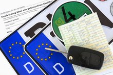 Kennzeichen und Autoschlüssel. Foto: svort/Fotolia.com