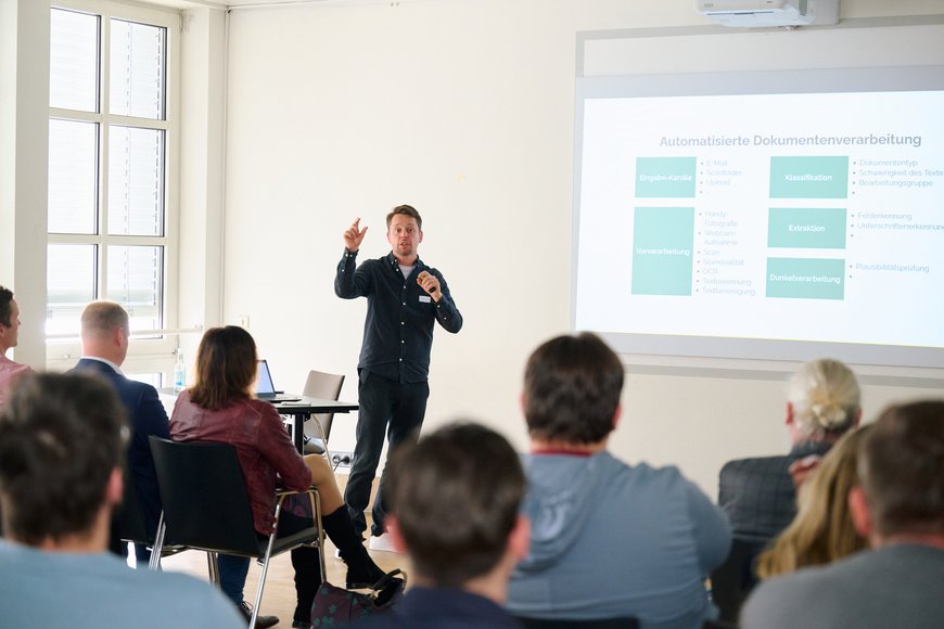 Wie man von der Idee zum Projekt kommt, erklärt Jan Brusch im Workshop KI. Foto: Foto- und Bilderwerk
