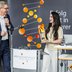 Vorschau: Oberbürgermeister Jürgen Krogmann bedankt sich bei Prof. Dr. Anabel Ternès von Hattburg für den inspirierenden Vortrag. Foto: Imke Folkerts