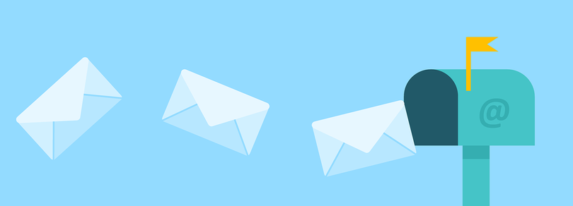 Ein Briefkasten mit einem @-Zeichen und links daneben drei Brieumschläge. Foto: Tumisu/Pixabay Ein Briefkasten mit einem @-Zeichen und links daneben drei Brieumschläge. Foto: Tumisu/Pixabay