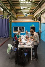 Teilnehmerinnen und Teilnehmer bei der Arbeit. Foto: Stiftung Deutsches Design Museum