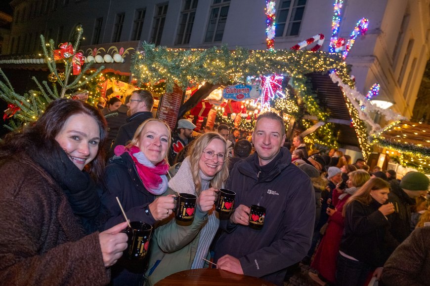 Eine Besuchergruppe auf dem Lamberti-Markt 2025. Foto: Sascha Stüber