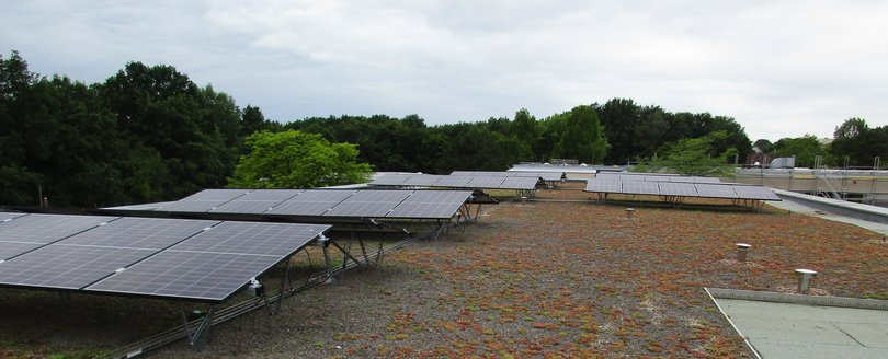 Solaranlage auf dem Dach eines städtischen Gebäudes. Foto: Stadt Oldenburg
