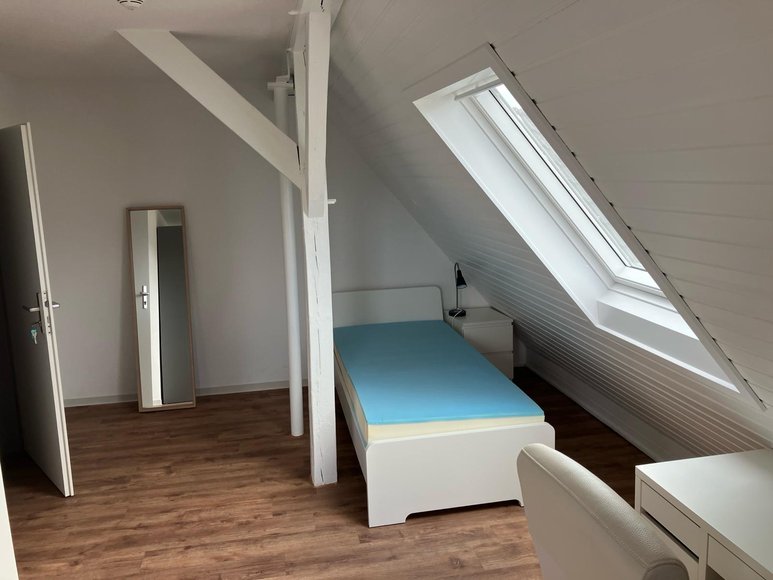 Bett im Jugendzimmer. Foto: Stadt Oldenburg