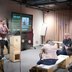 Vorschau: Vortragende erklären den Gästen die Green Learning App. Foto: Foto und Bilderwerk
