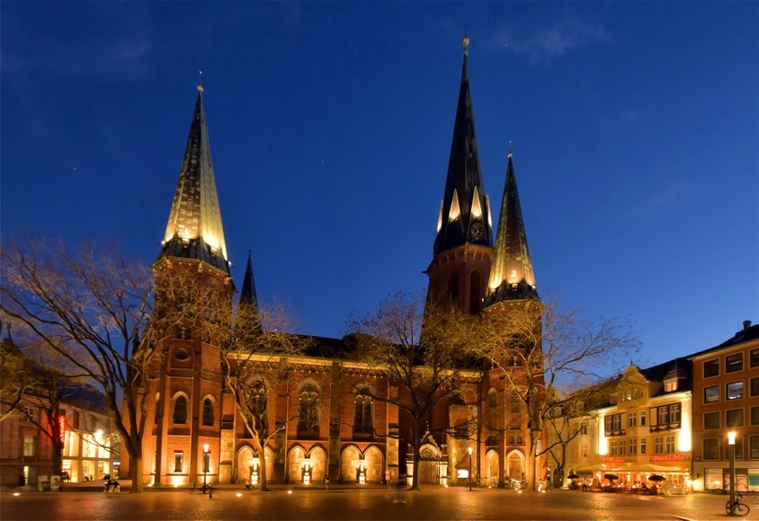 Blick auf die Lambertikirche in den frühen Abendstunden. Foto: Hans-Jürgen Zietz